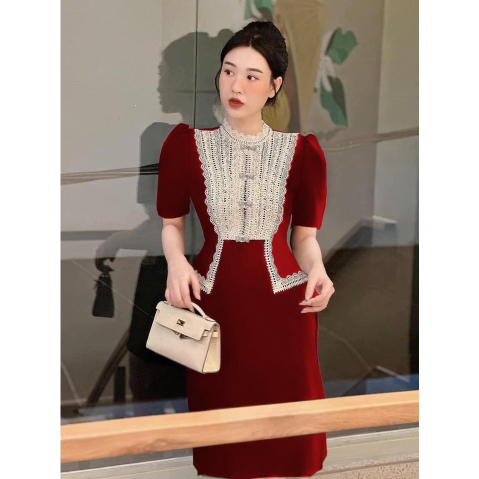 Đầm nhung đỏ chạy ren đính cúc đá