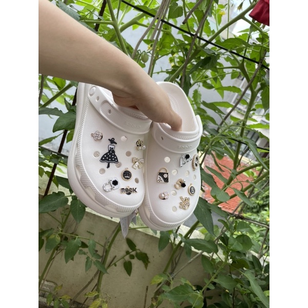 Bộ 16 sticker, charm, jibit, hình gắn đính đá có khuy gắn dép Cross