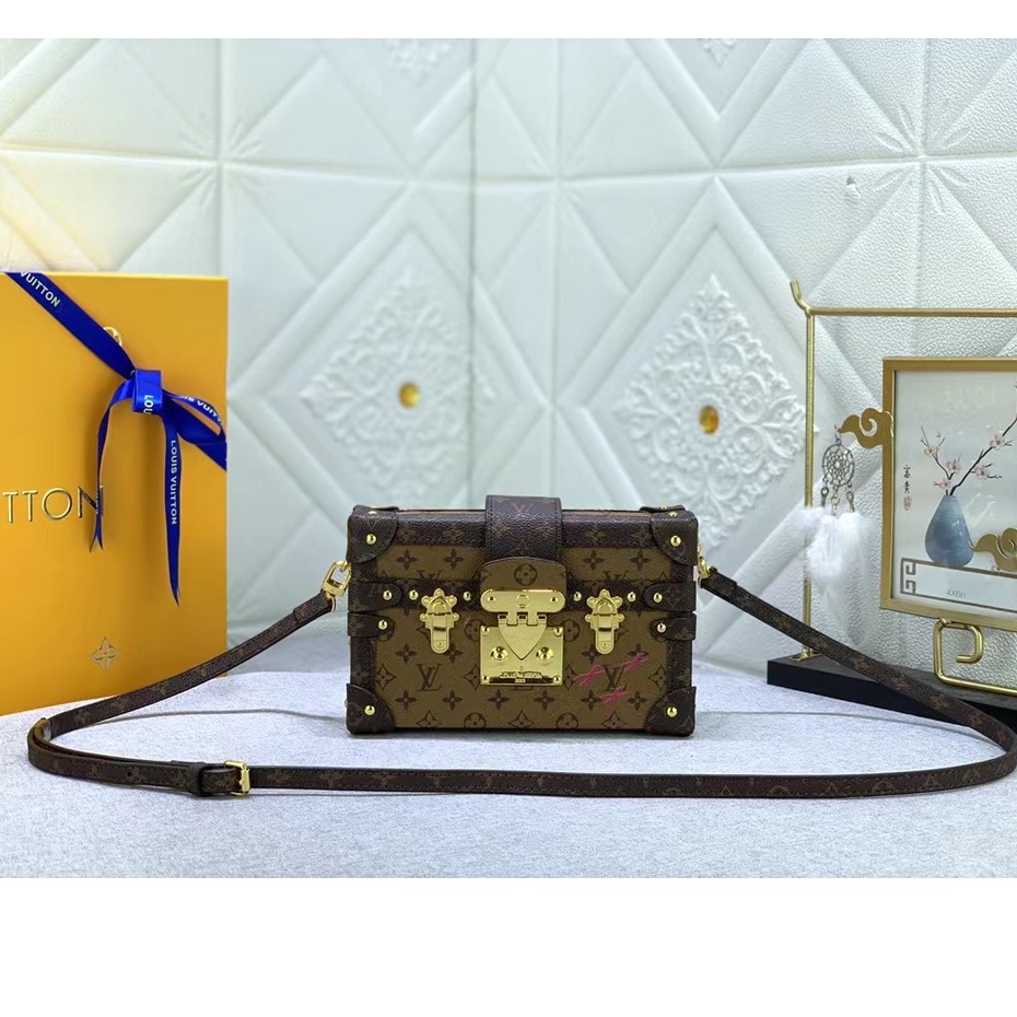 Louis Vuitton biến nữ là New M86886 Box bag