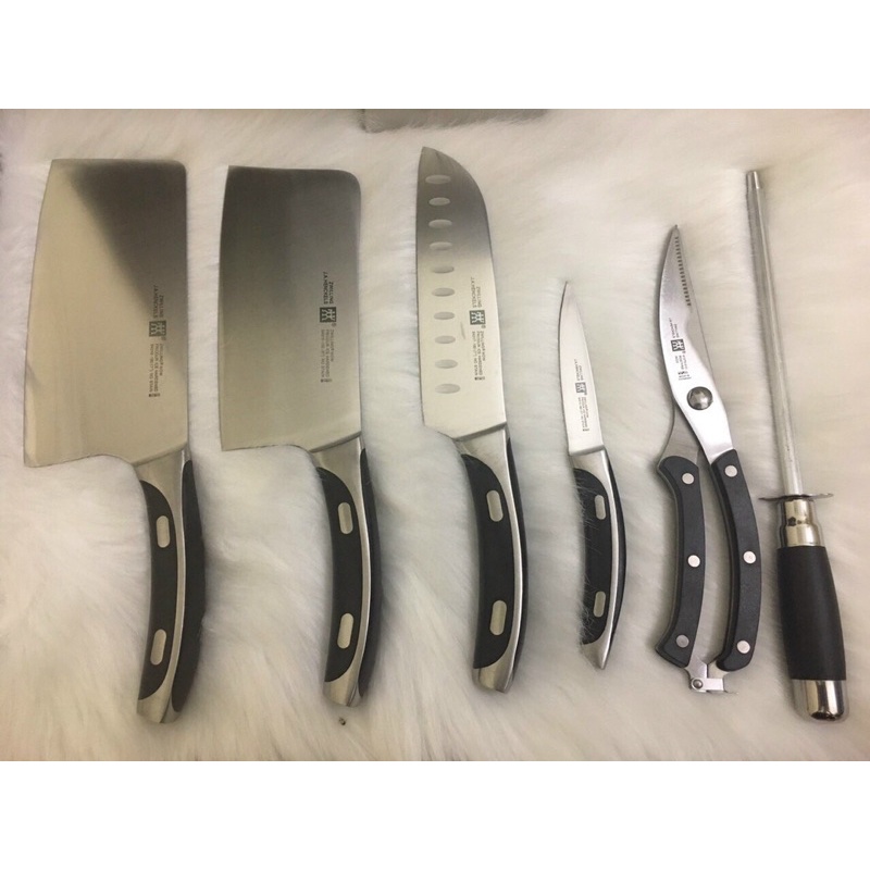 Bộ dao bếp Đức hiệu Zwilling gồm 7 món, đầy đủ dụng cụ, rất tiện lợi và dễ sử dụng