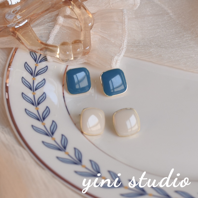 Khuyên Tai Hình Vuông Đơn Giản Dành Cho Nữ