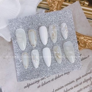 Móng up Nailbox thiết kế - mẫu trắng mix sơn nước gạo gắn charm gấu