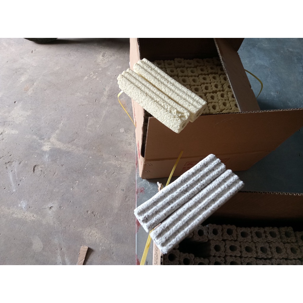 Sứ thanh muối tiêu kích thước 15x3,5x3,5cm dùng để lọc cho bể cá