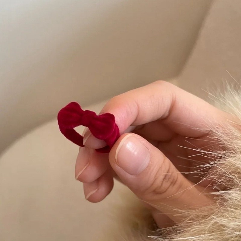 Hàng có sẳn hộp nhung quả dâu kèm nhẫn nơ xinh xắn