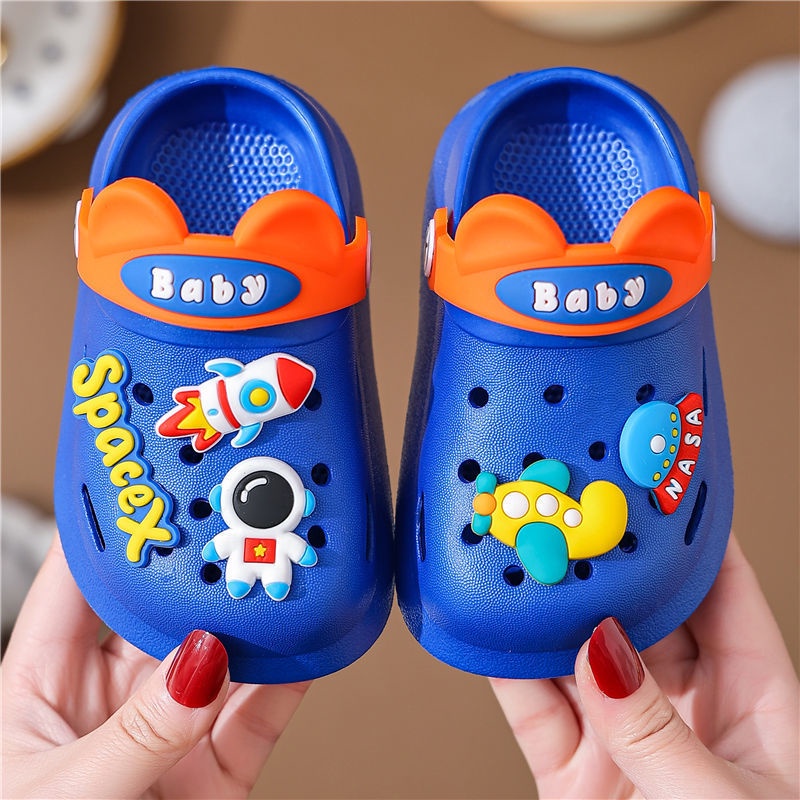 Dép Sục Cho Bé, Sục Cross Bé Trai Bé Gái Từ 1-4 Tuổi Siêu Nhẹ Mềm Êm Chân Chống Trơn Trượt