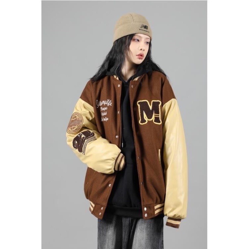 Áo khoác bomber nam nữ form rộng unisex- áo khoác thể thao màu nâu chất dạ 2 lớp phối tay da thêu chữ M hàn quốc