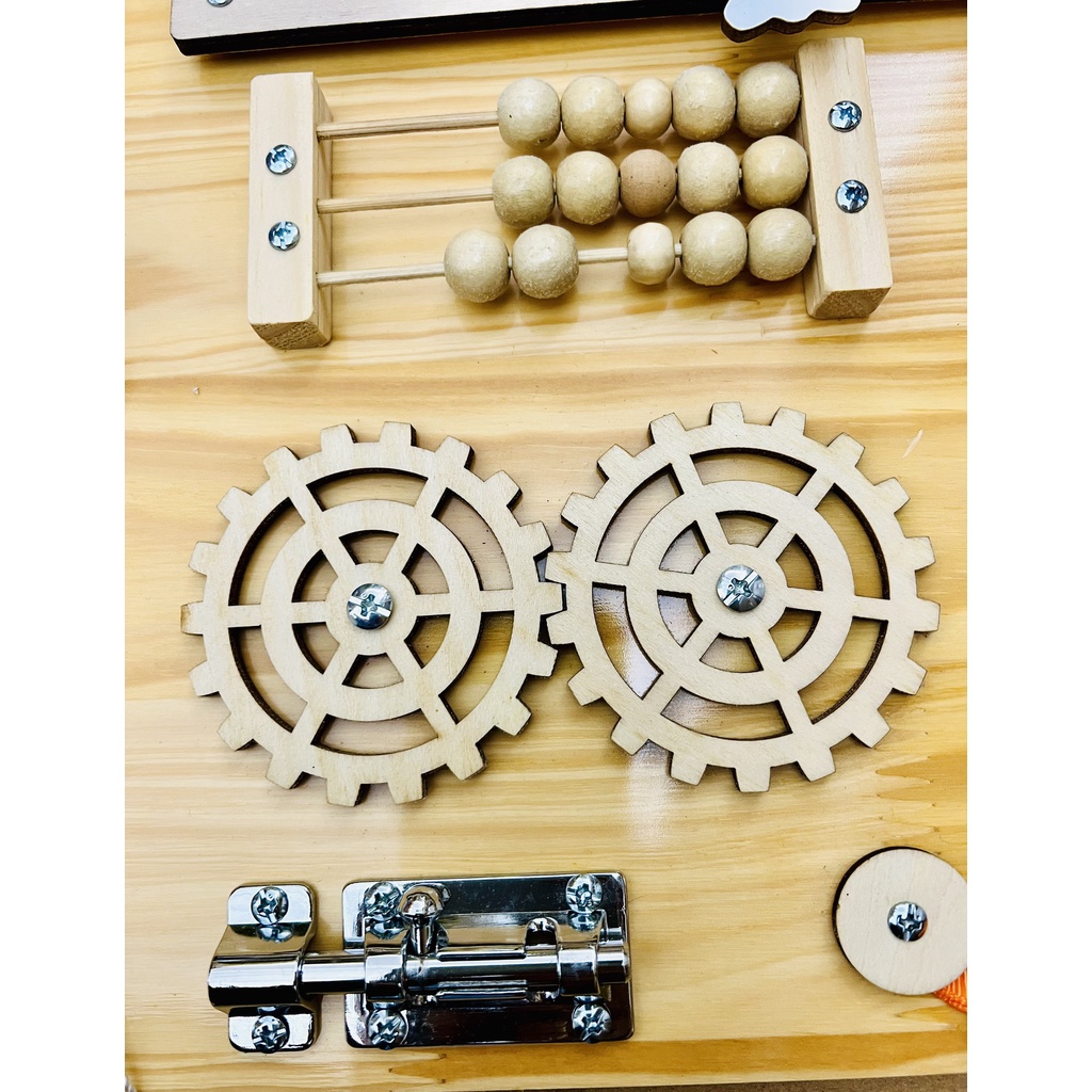 Bảng bận rộn hình ngôi nhà Montessori - Đồ chơi gỗ cho bé - Metis đồ chơi cho con