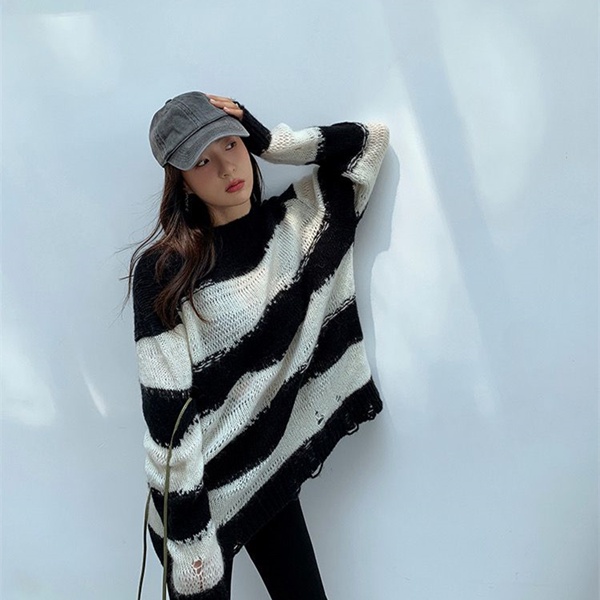 QKOOLE Áo sweater  tay dài cổ tròn họa tiết kẻ sọc phong cách Hàn Quốc thời trang cho nữ