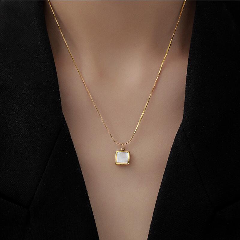Dây Chuyền Thép Titan Mặt Vuông Ba Chiều Vỏ Sò Hình Học Đơn Giản Phong Cách Hàn Quốc Cho Nữ