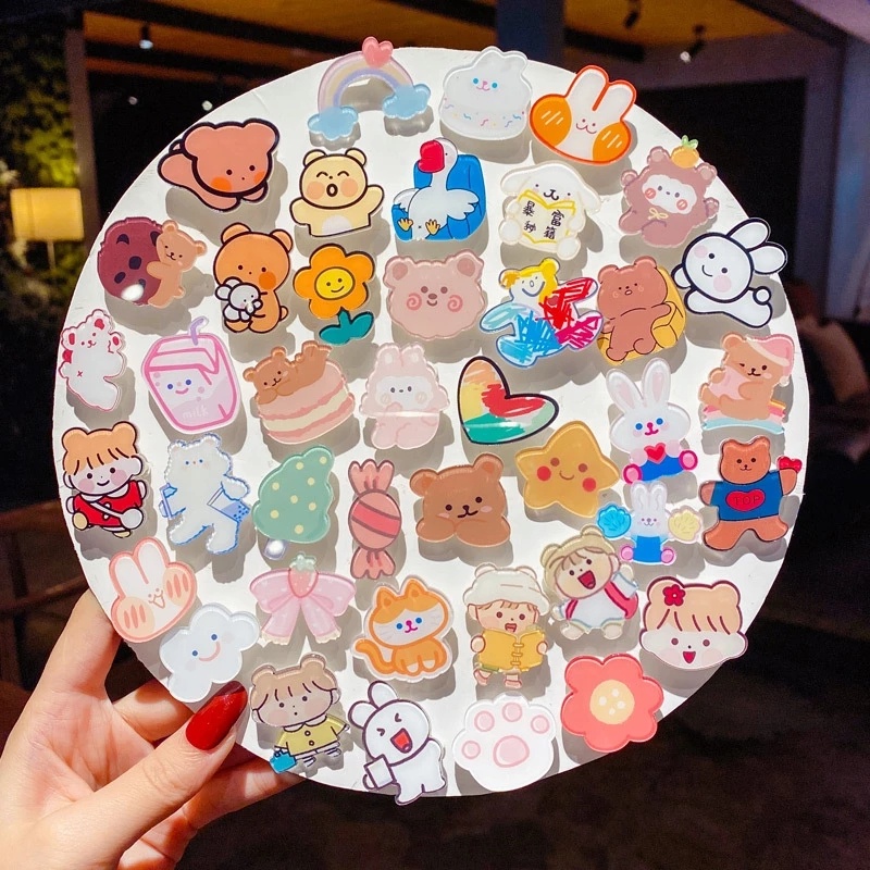 Huy Hiệu Cài Áo Bằng Acrylic Hình Bé Gái / Gấu / Thỏ Hoạt Hình Dễ Thương