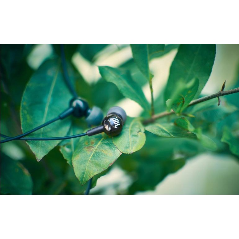 Tai nghe JBL C150SI và tai nghe JBL C200SI