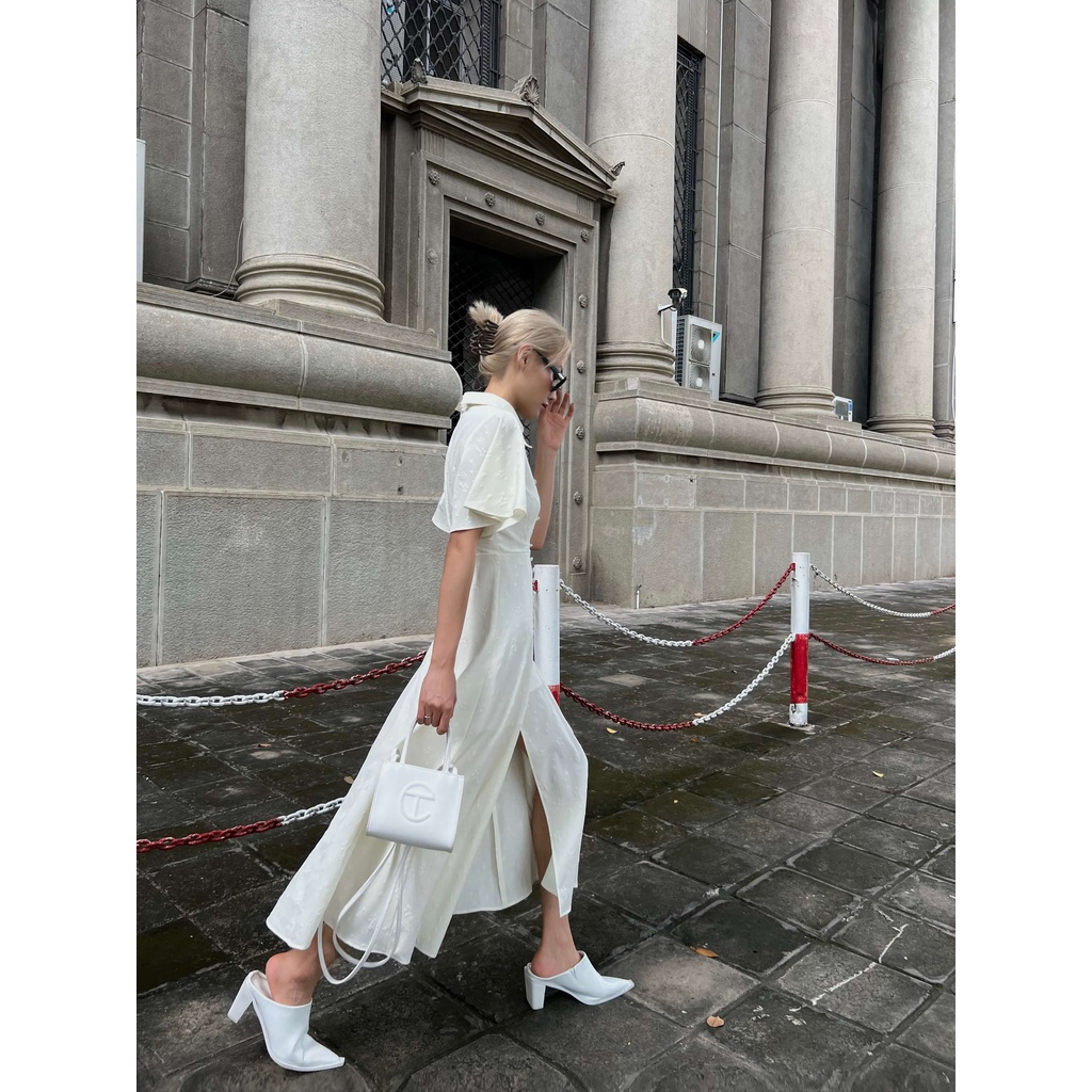 FINI8_ Đầm trắng hoa dài nút bọc ứng dụng cao Lily Dress