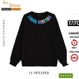 Áo sweater lv.t in chữ louis vuitton phản quang đa sắc , áo nỉ nam nữ dài tay unisex in hiệu ứng hologram