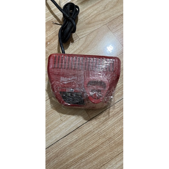 Sạc Milwaukee M12