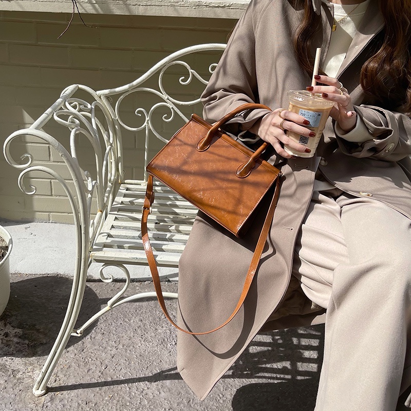 Túi Đeo Chéo Bằng Da Bóng Màu Trơn Phong Cách Hàn Quốc Cổ Điển Thời Trang Cho Nữ