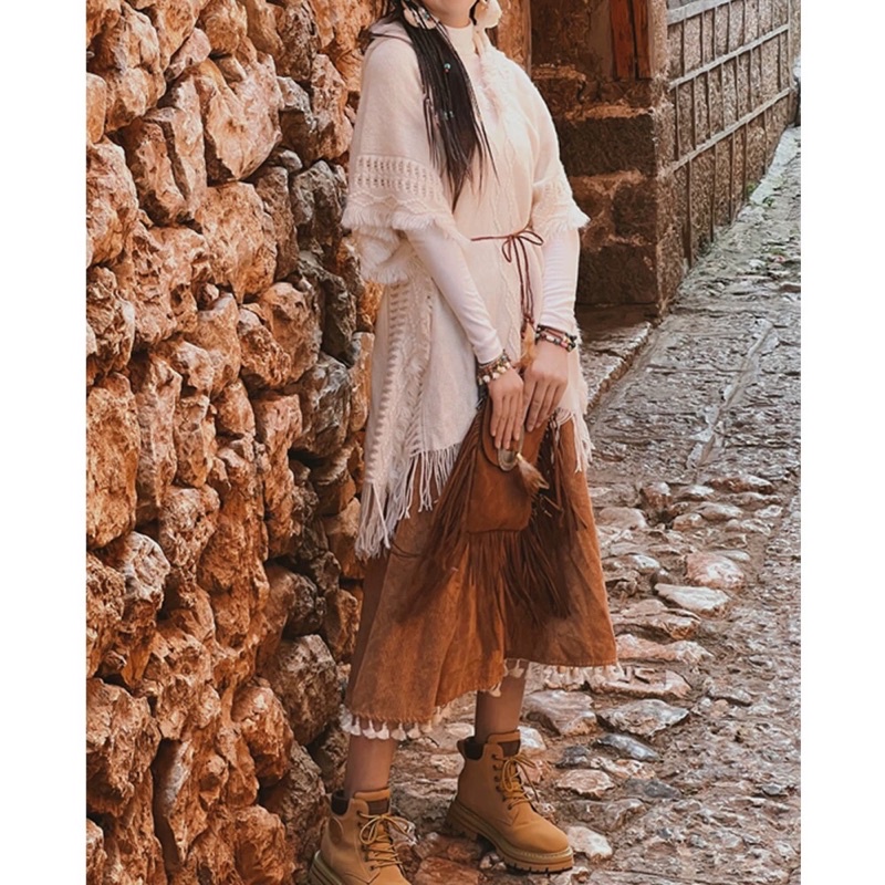 Sét chân váy và áo choàng len có mũ phong cách boho siêu hót