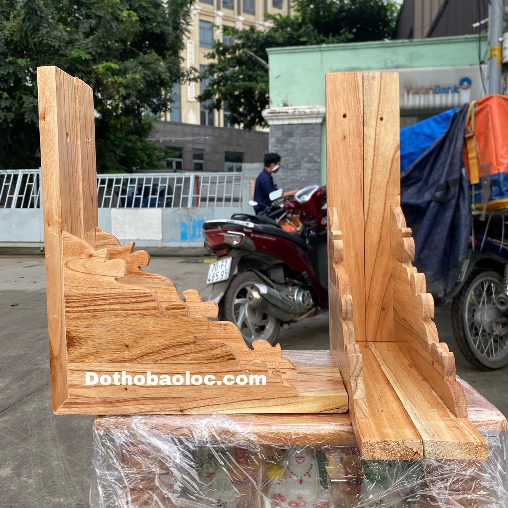 Bộ chân kệ treo bàn thờ gỗ xoan, eke gỗ, giá đỡ chữ L màu đỏ trơn