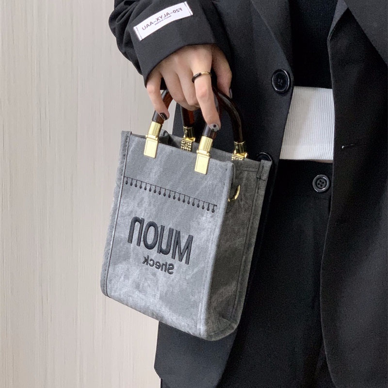 Túi Đeo Chéo Hình Vuông Nhỏ Thêu Chữ Đơn Giản Phong Cách Cổ Điển Thời Trang Cho Nữ