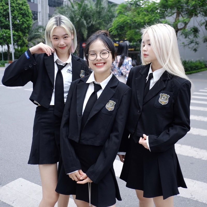 Set áo khoác blazer croptop chân váy tennis Hologram màu đen phong cách nữa sinh