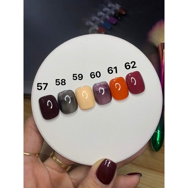 Sơn gel á chai đỏ nắp nhọn (sale siêu rẻ )