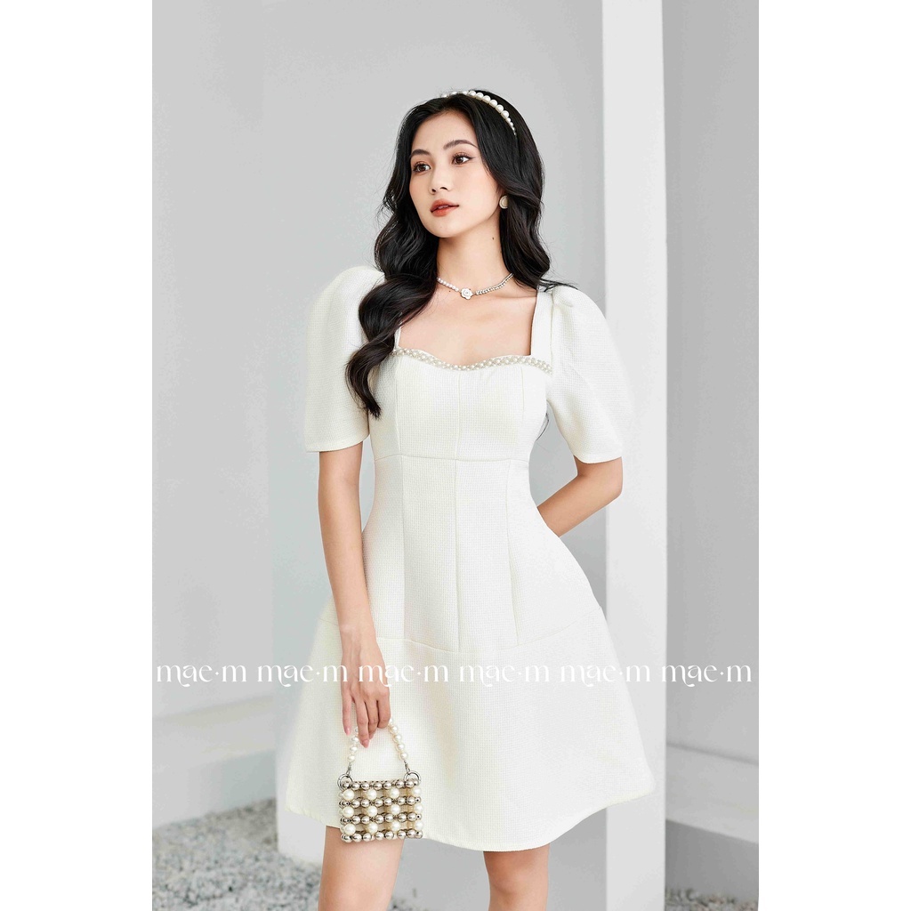 Váy Dạ kem, cổ vuông ly trước tốn dáng eo Mae 𝗟𝗲 𝗿𝗼𝘀𝗶𝗲𝗿
