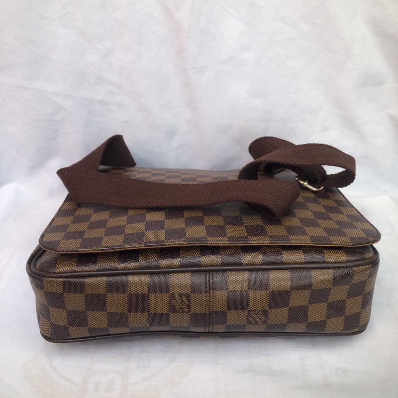 Túi chuẩn si. Túi qua sử dụng. Khách vui lòng xem hình nếu muốn biết thêm thông tin sản phẩm mời khách vô chat . Thanks.