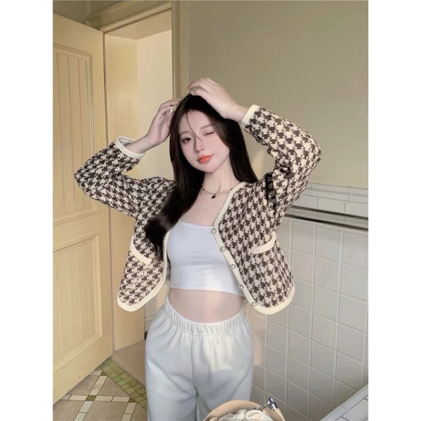 Áo Khoác Tweed Dáng Croptop Hoạ Tiết Caro Đính Cúc Sang Trọng Mẫu 2022