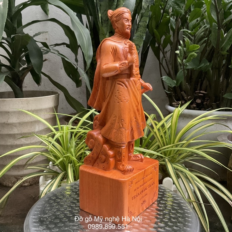 Tượng Trần Quốc Tuấn Trần Hưng Đạo bằng gỗ hương