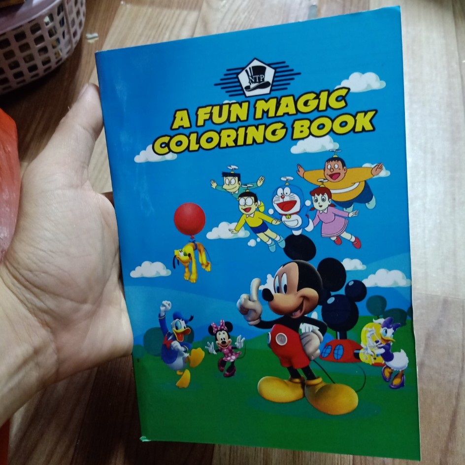 Ảo thuật sách đổi màu hoạt hình