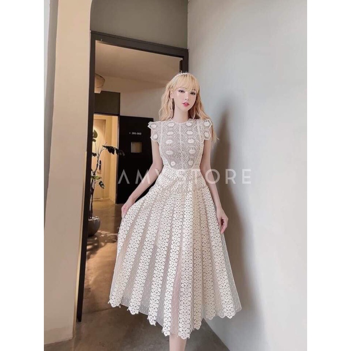 Đầm ren thiết kế dáng xoè