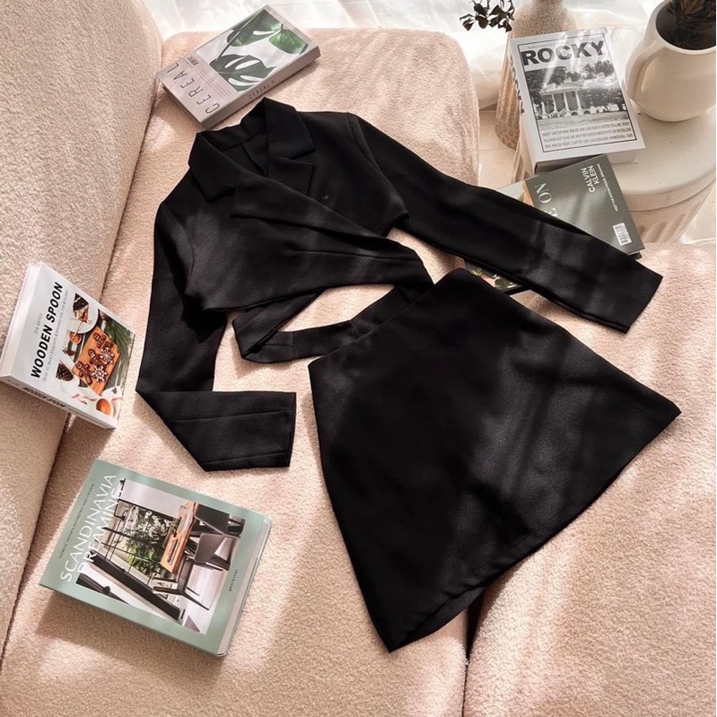 SET CROP VEST DÂY CHÉO EO + CHÂN VÁY