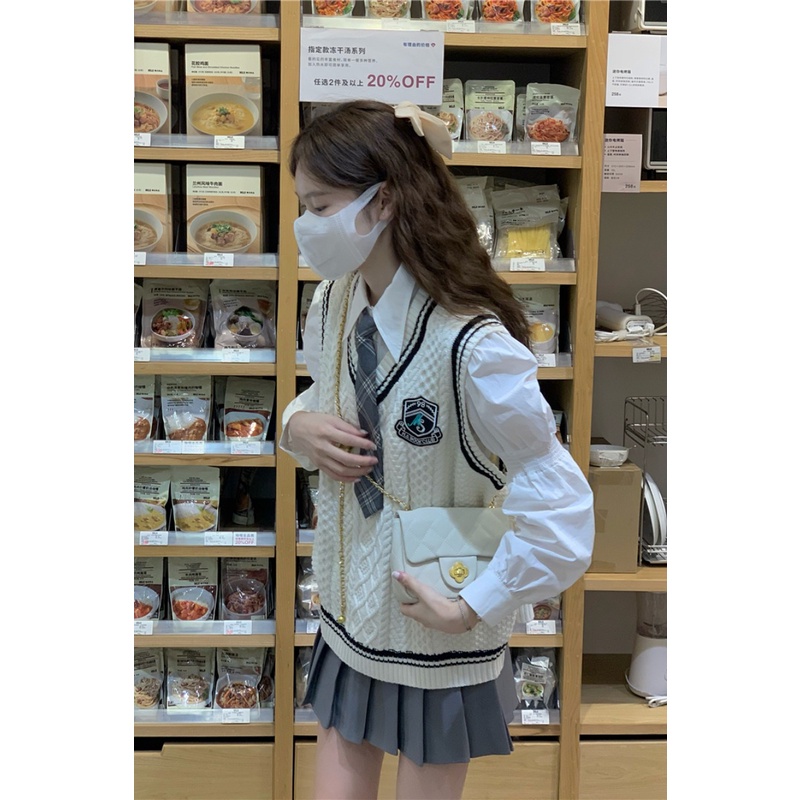 Áo vest len gile phối viền màu trắng kem dáng suông style nữ sinh Hàn Quốc đáng yêu