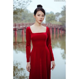 Áo dài nhung đỏ cổ U