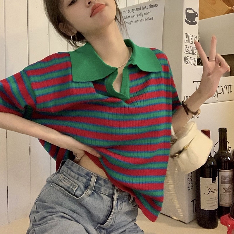 Áo thun polo croptop cổ V kẻ sọc ngang phối màu xanh đỏ
