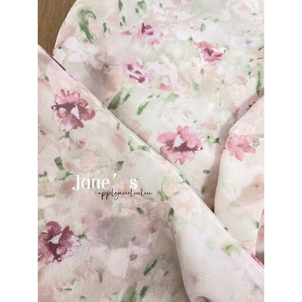 Jane Áo yếm hở lưng voan hoa - quần ống suông rộng nếp nhuyễn cam hồng nhạt