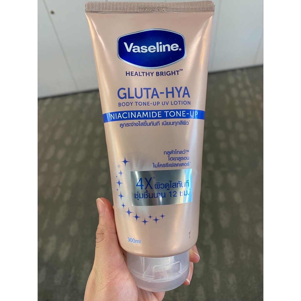 Vaseline Body Tone-Up Sữa dưỡng thể nâng tông tức thì 300ML