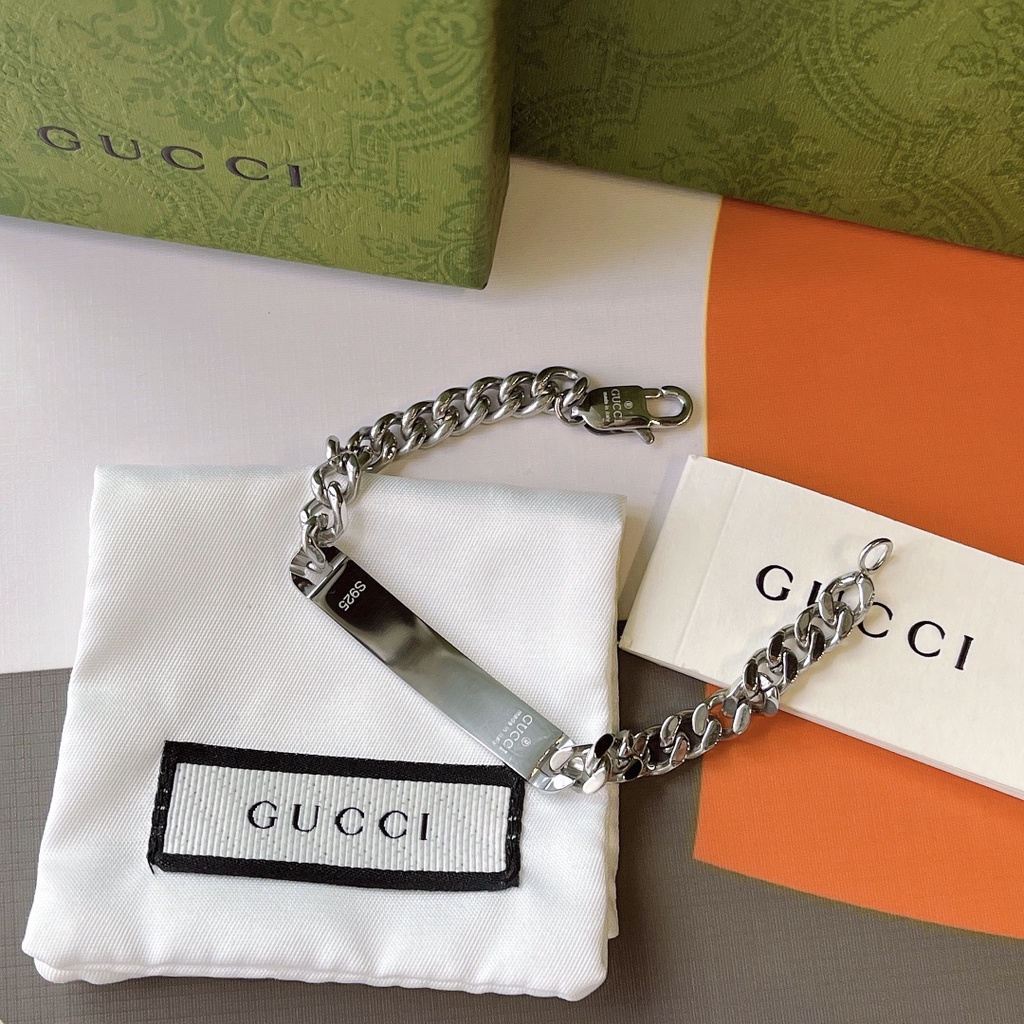 Vòng Tay Gucci Bằng Thép Titan Họa Tiết Hai Chữ GG