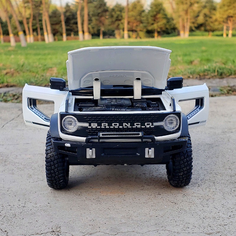 Mô hình xe Ford Bronco 1:24 UNK