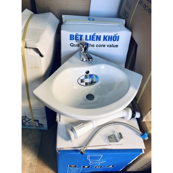 Lavabo góc Thái Bình kích thước(36*36)mm đủ phụ kiện vòi lạnh tay xoay có kèm giá đỡ chậu