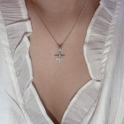 Vòng cổ Hình Thánh Giá Thiết Kế Đơn Giản Sang Trọng Cho Nữ