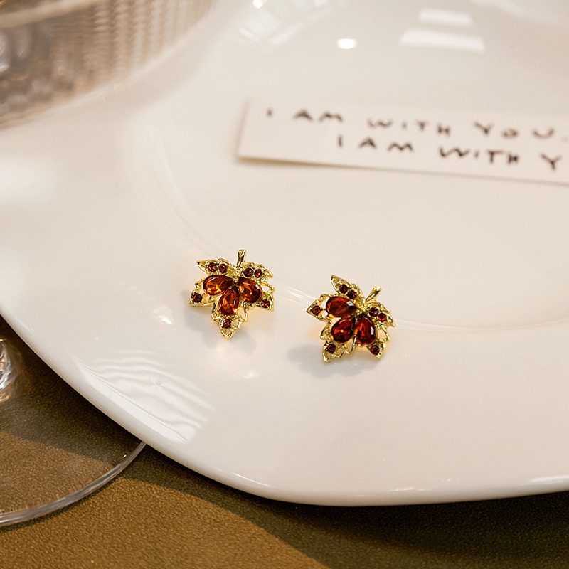 Bông Tai Hình Lá Phong Đính Đá Zircon Thời Trang