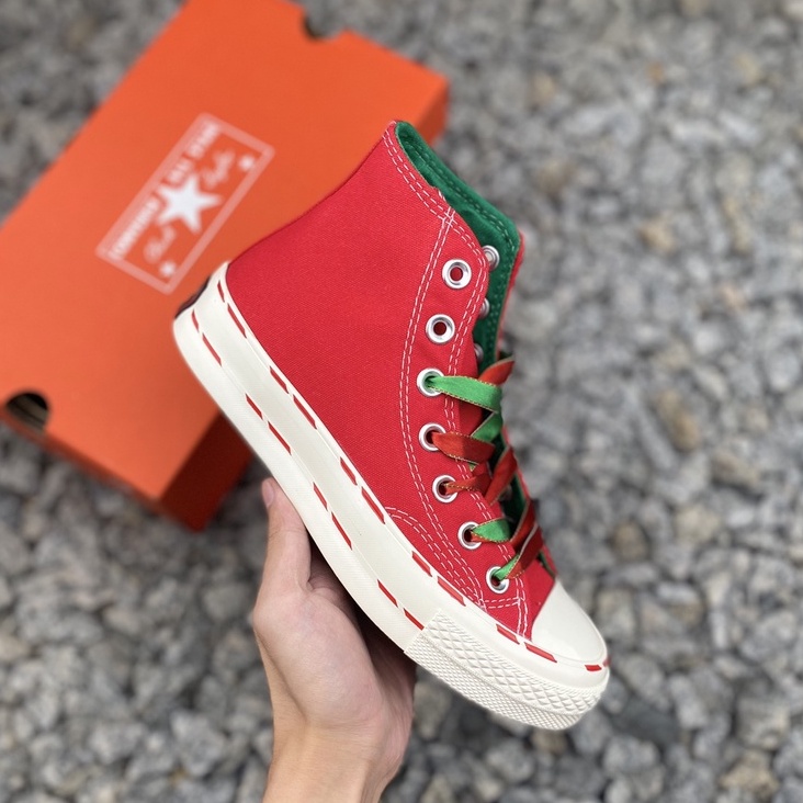 Giày Converse Họa Tiết Người Tuyết Màu Đỏ Cổ Điển