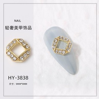 Charm đính móng mã 38