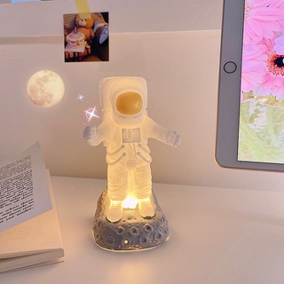 Đèn decor trang trí bàn làm việc, phòng ngủ hình phi hành gia độc đáo