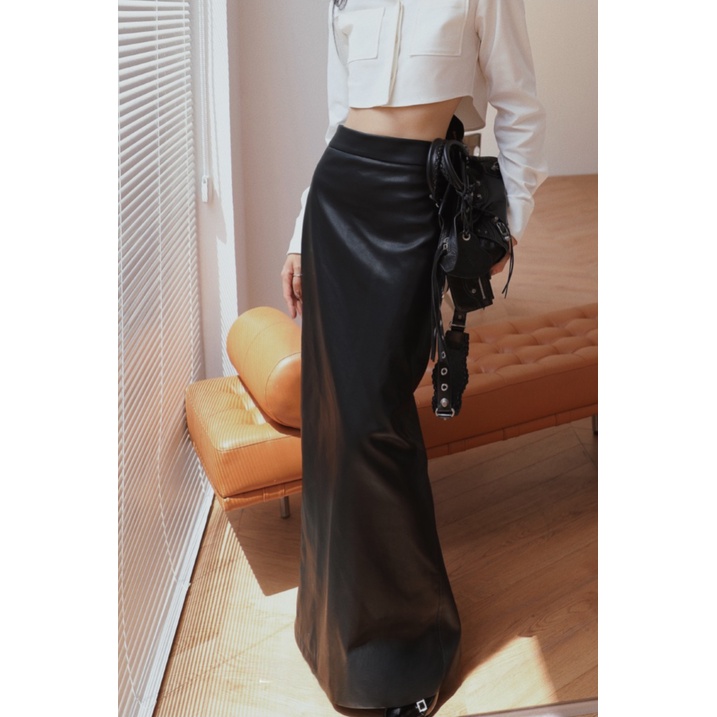 Chân Váy Da Dáng Dài Và Áo Sơ Mi Croptop Đôn Vai Eclipse Clothing