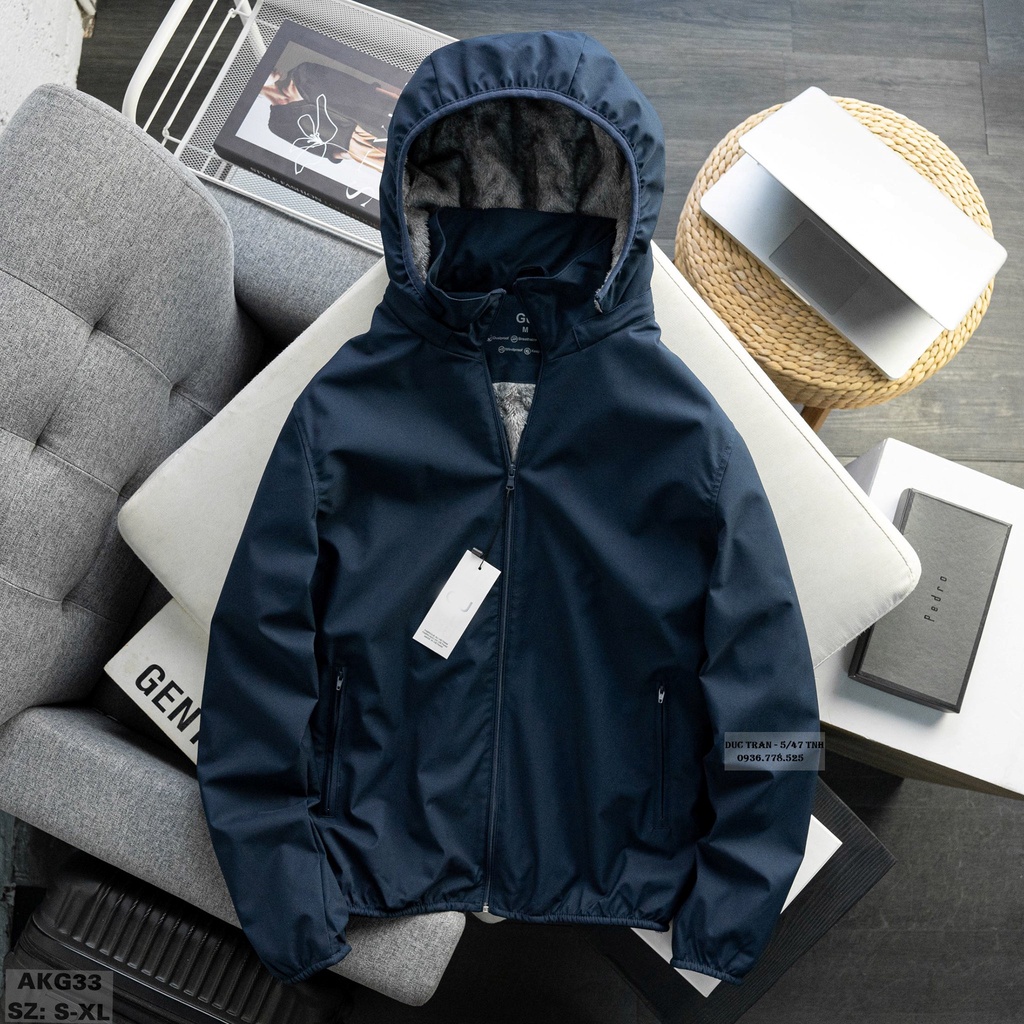 Áo khoác gió lót lông: Lớp ngoài chống nước chống gió, bên trong lót lông cừu bao ấm, mũ tháo rời được, túi khoá 2 bên