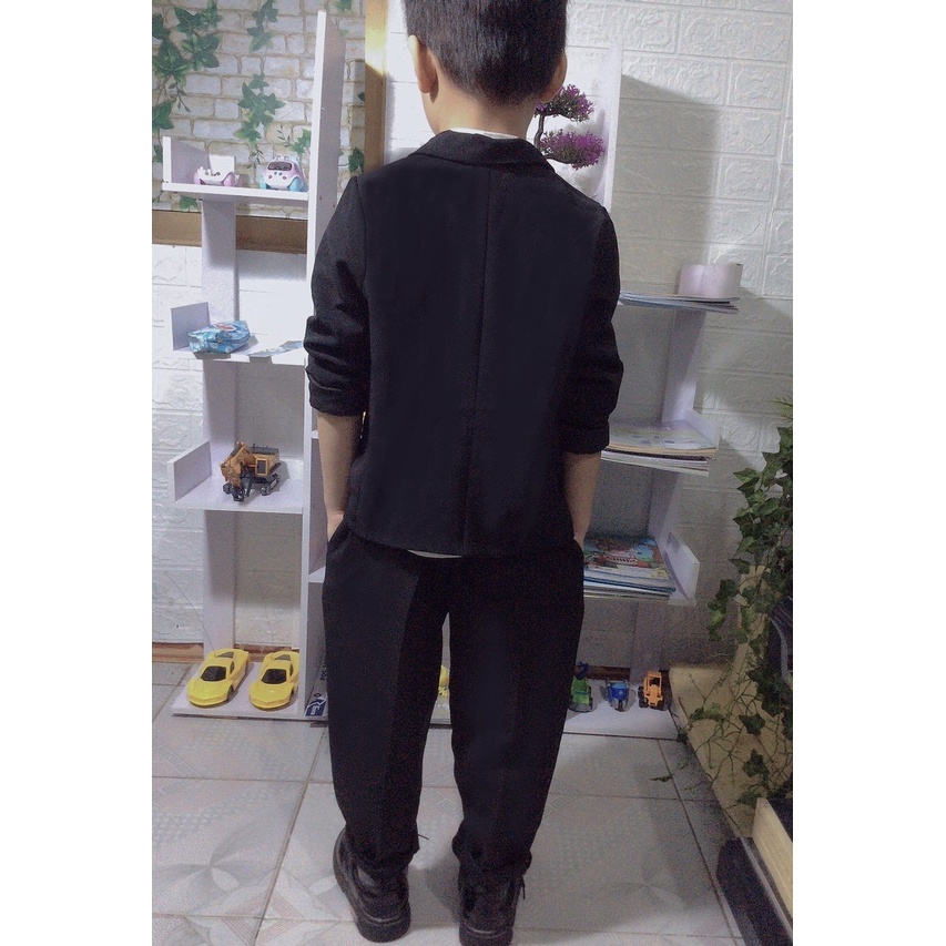 Bộ vest bé trai thời trang bao gồm áo vest hai lớp và quần