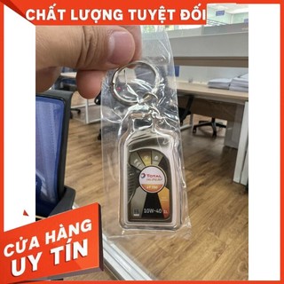 Móc khóa hình chai nhớt Total