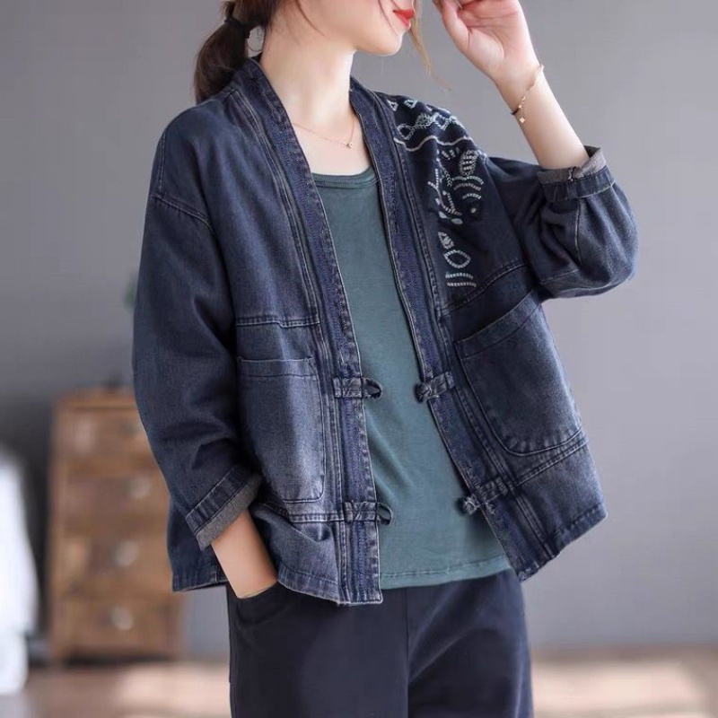 Áo Khoác Denim Ngắn Dáng Rộng Cài Nút Thêu Họa Tiết Kiểu Retro Xinh Xắn Cho Nữ