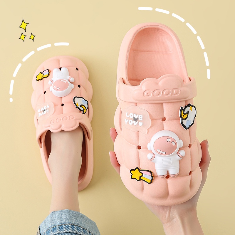 Dép sục cho nam và nữ, dép sandal thời trang gắn sticker phi hành gia đế xuồng chống trơn trượt